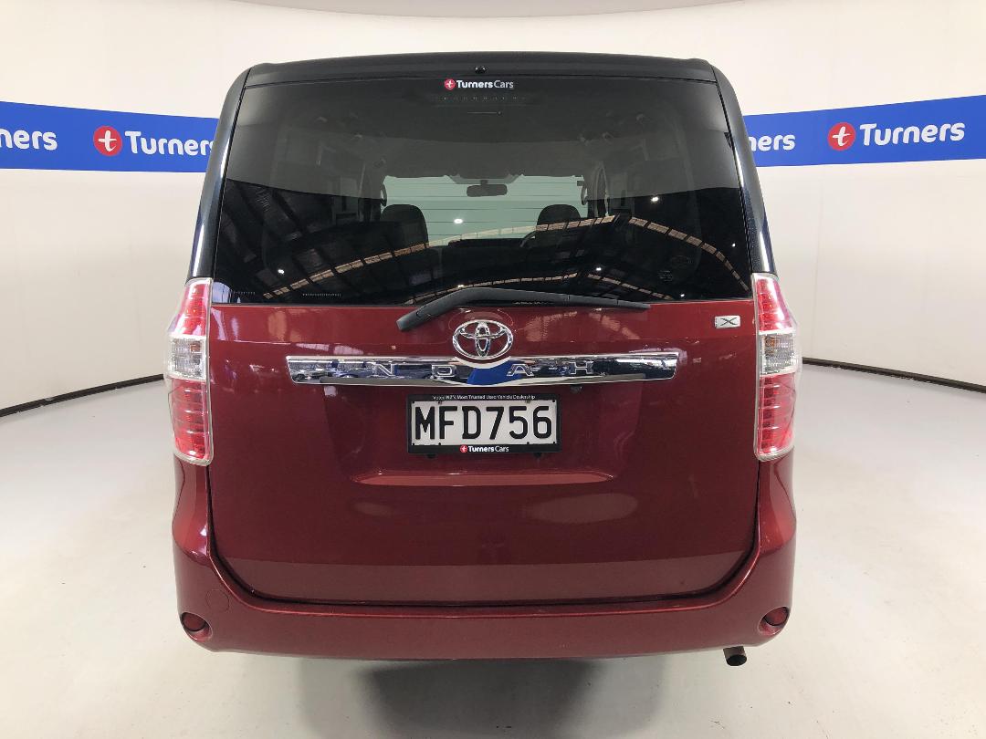 Photo '6' of Toyota Noah Photo '6' of Toyota Noah