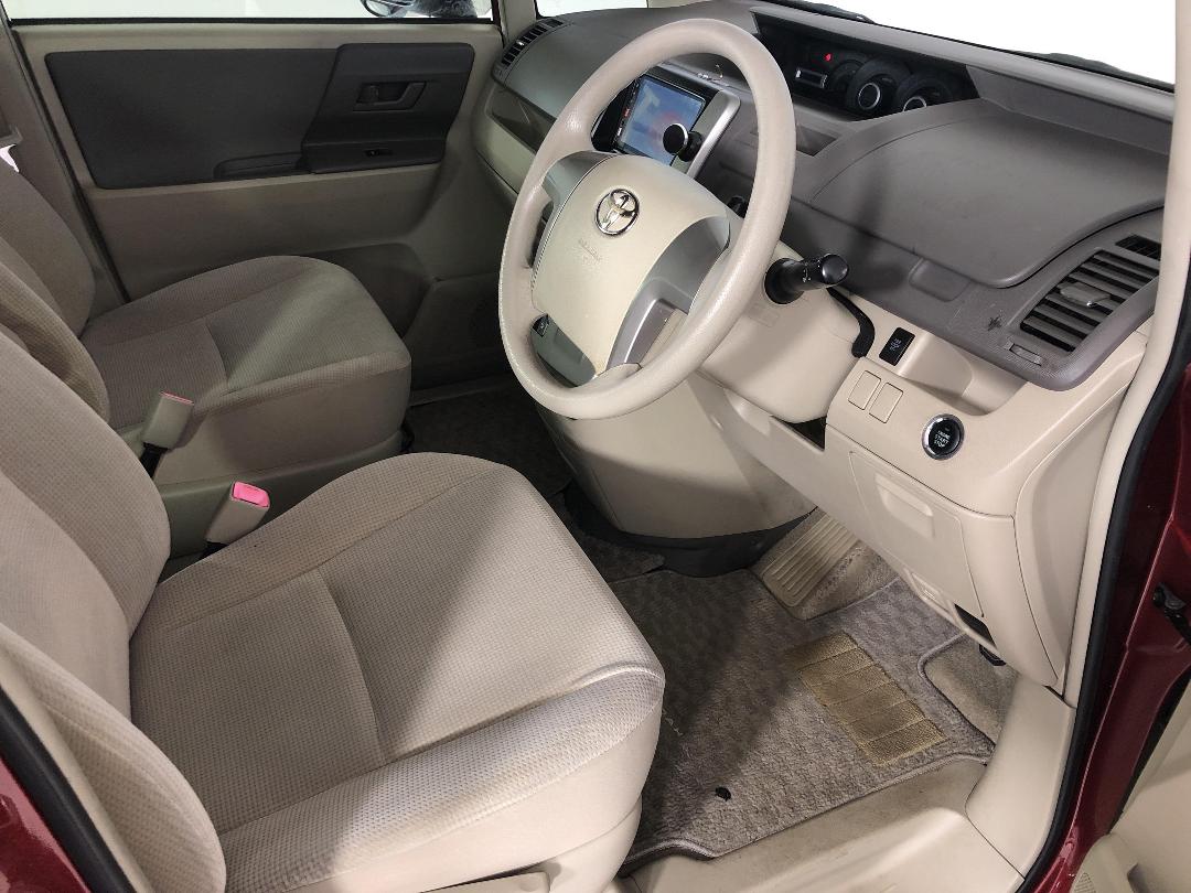 Photo '16' of Toyota Noah Photo '16' of Toyota Noah