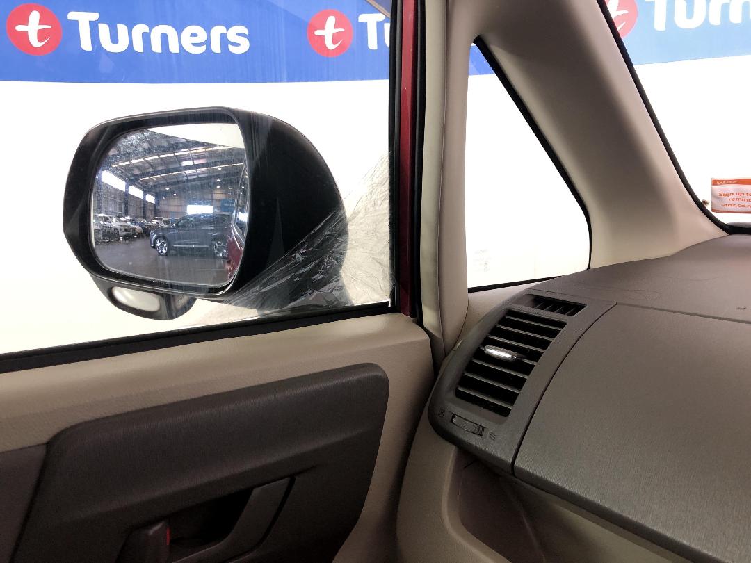 Photo '27' of Toyota Noah Photo '27' of Toyota Noah