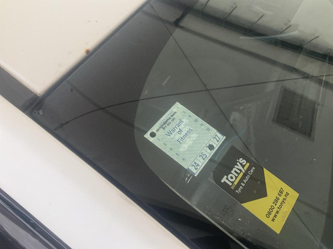 Photo '28' of Toyota Prius