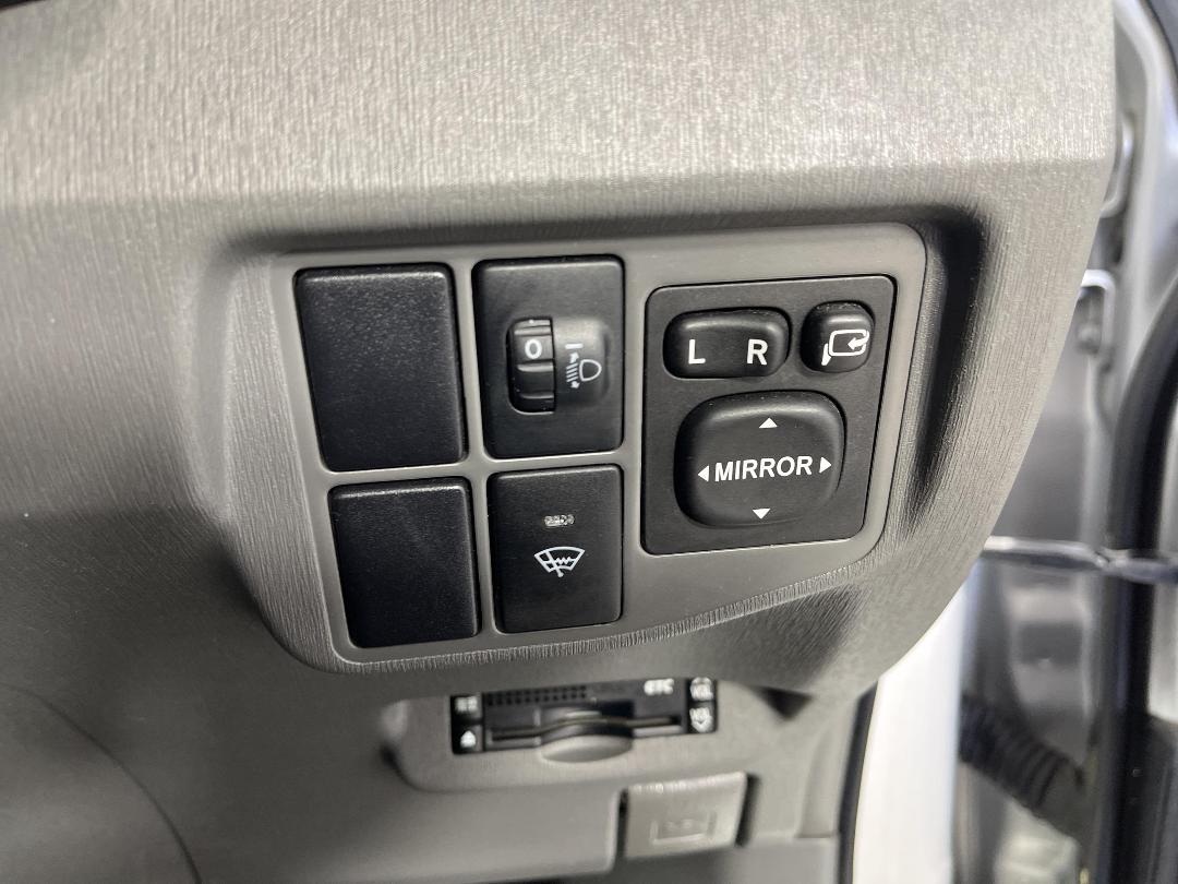 Photo '24' of Toyota Prius