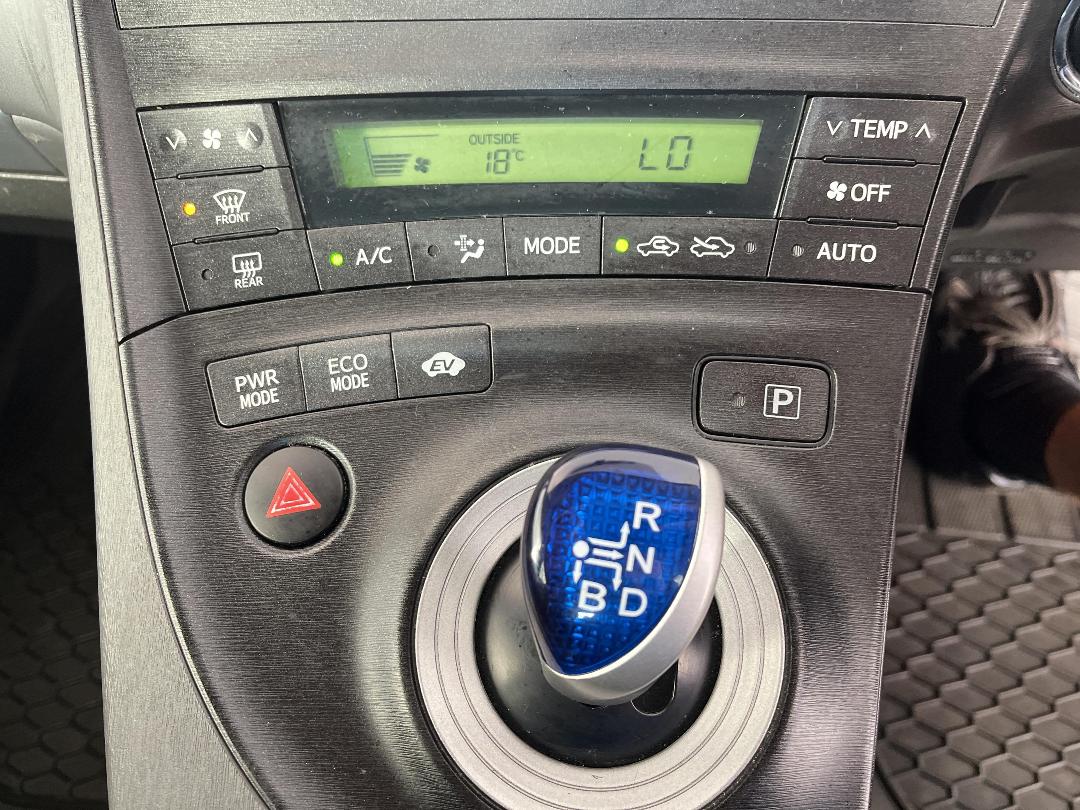 Photo '28' of Toyota Prius