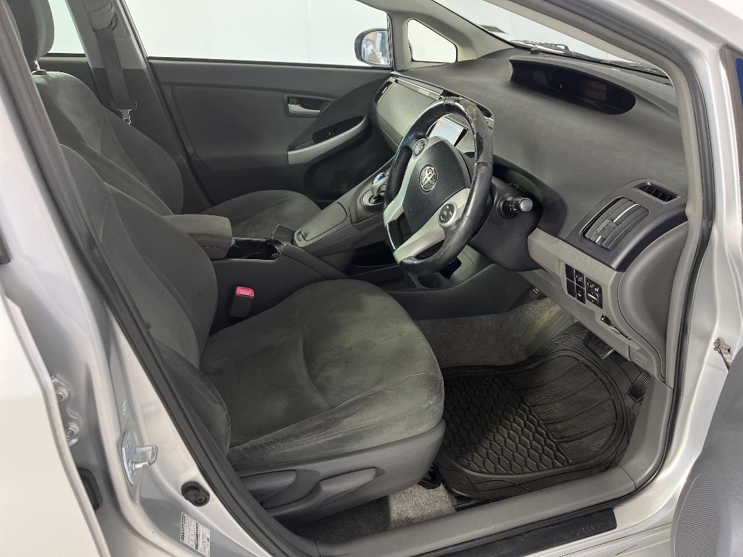 Photo '16' of Toyota Prius