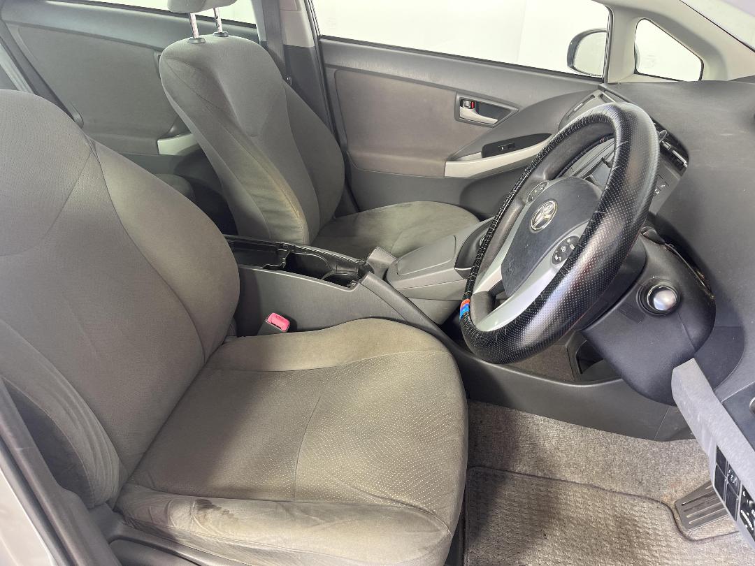 Photo '16' of Toyota Prius