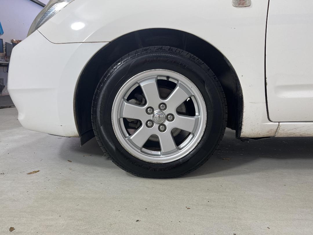 Photo '10' of Toyota Prius