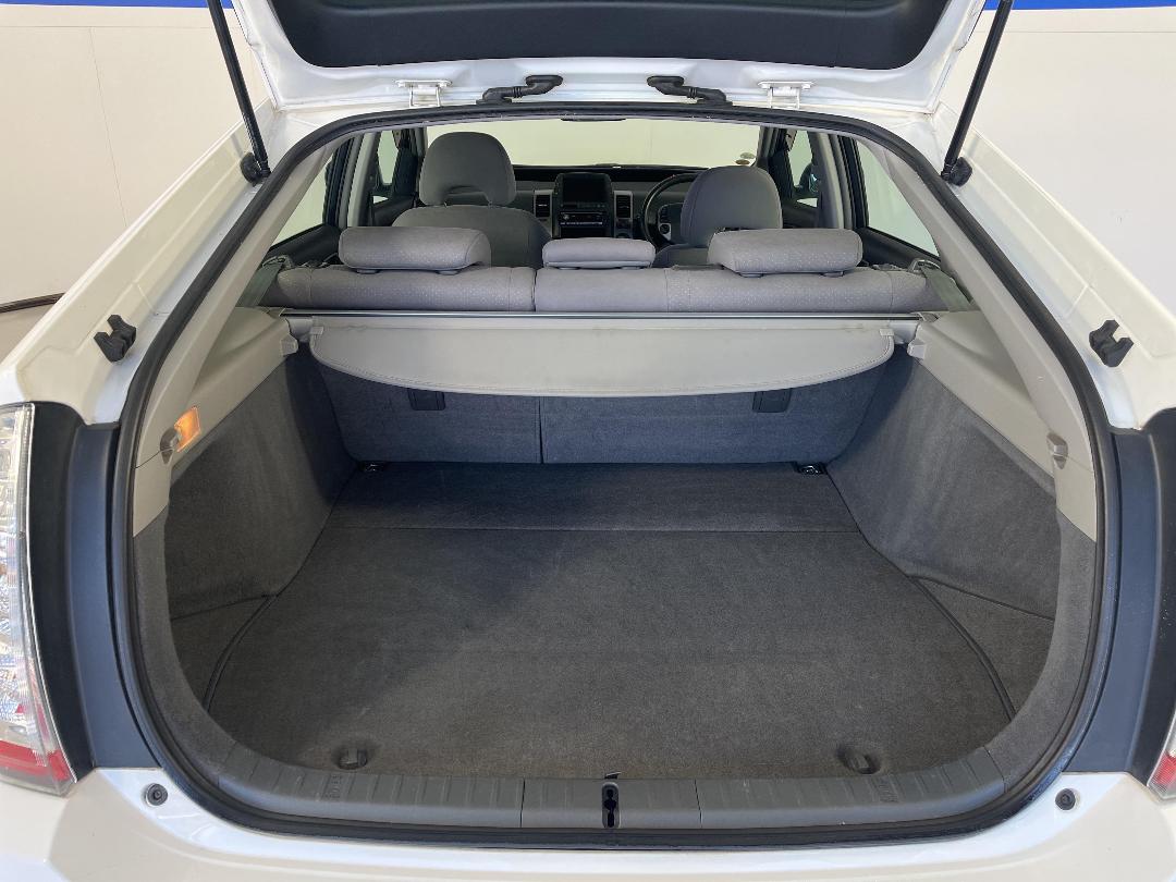 Photo '14' of Toyota Prius