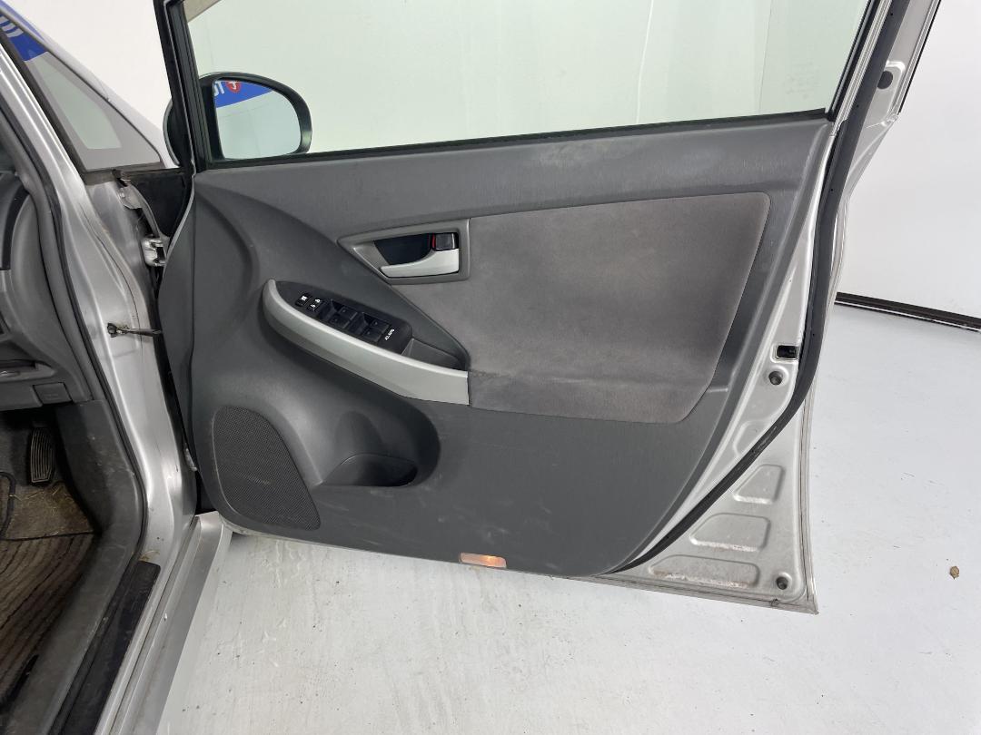 Photo '13' of Toyota Prius