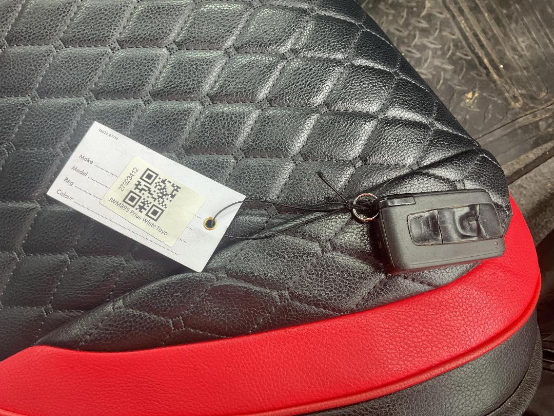 Photo '16' of Toyota Prius Photo '16' of Toyota Prius