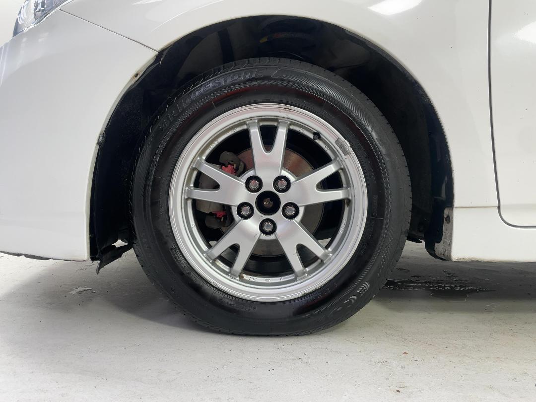 Photo '10' of Toyota Prius