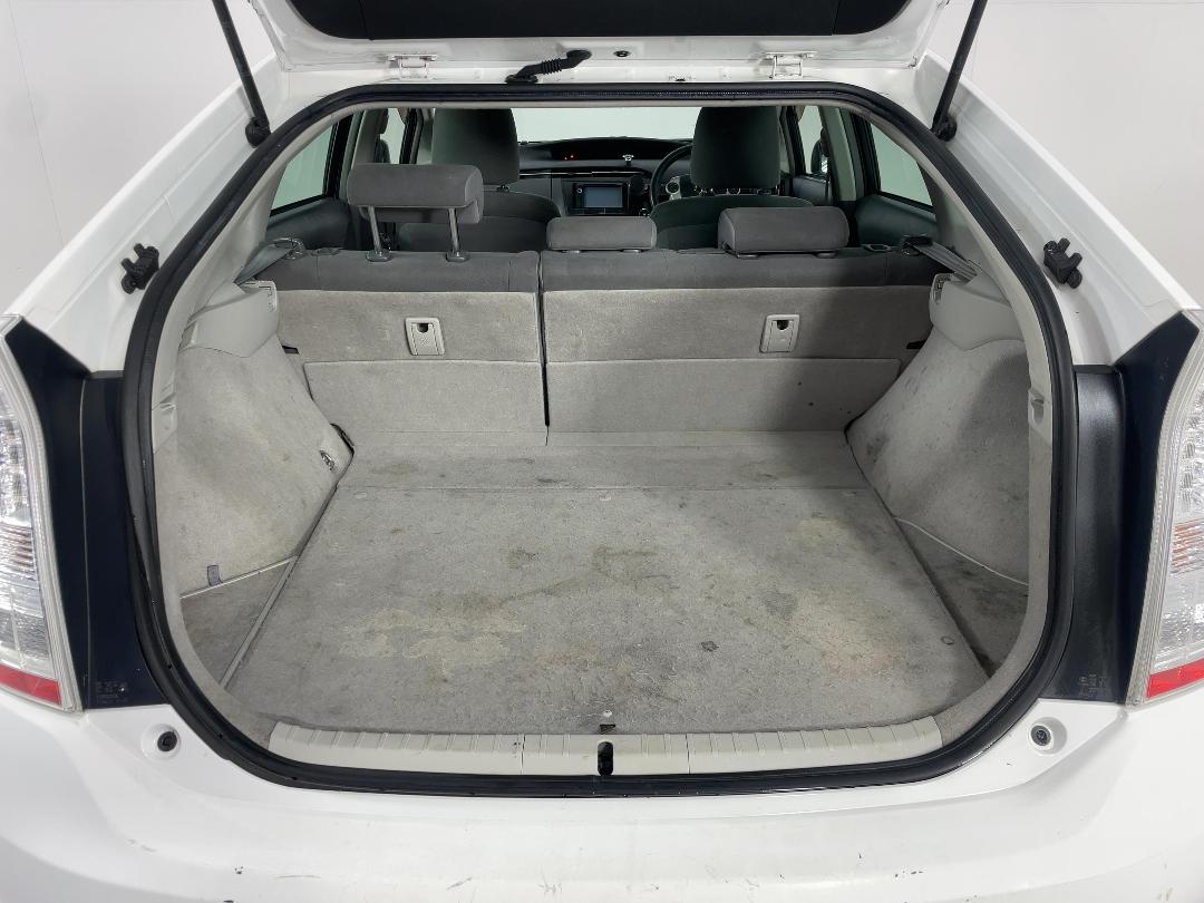 Photo '14' of Toyota Prius