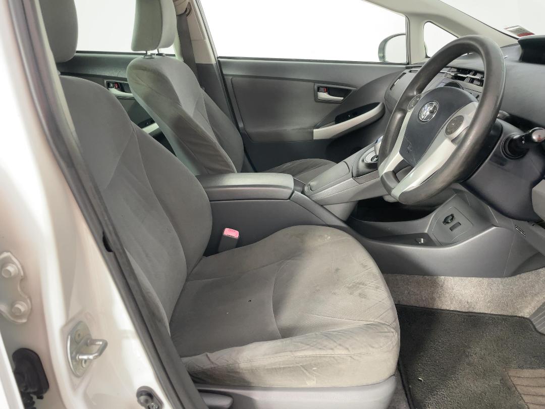 Photo '16' of Toyota Prius