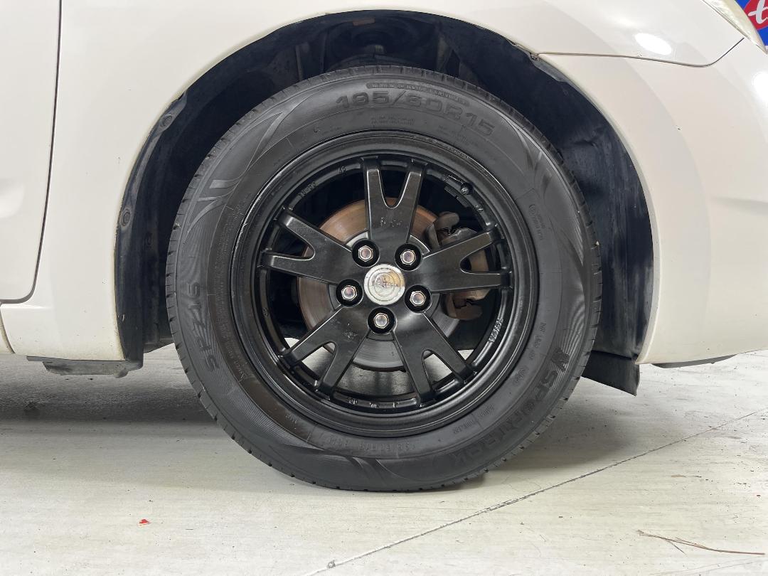 Photo '9' of Toyota Prius Photo '9' of Toyota Prius