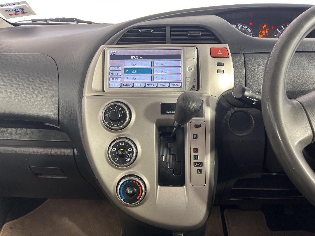 Photo '18' of Toyota Ractis