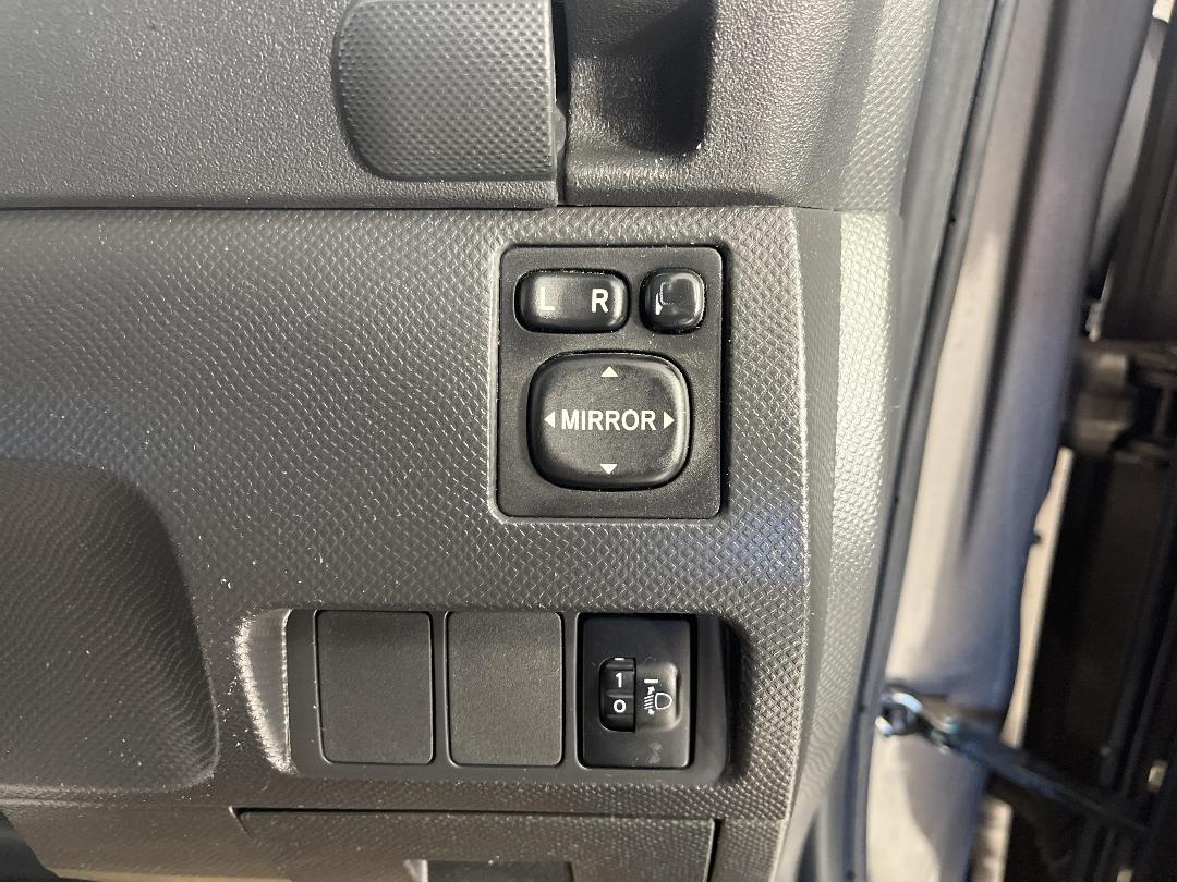 Photo '24' of Toyota Ractis