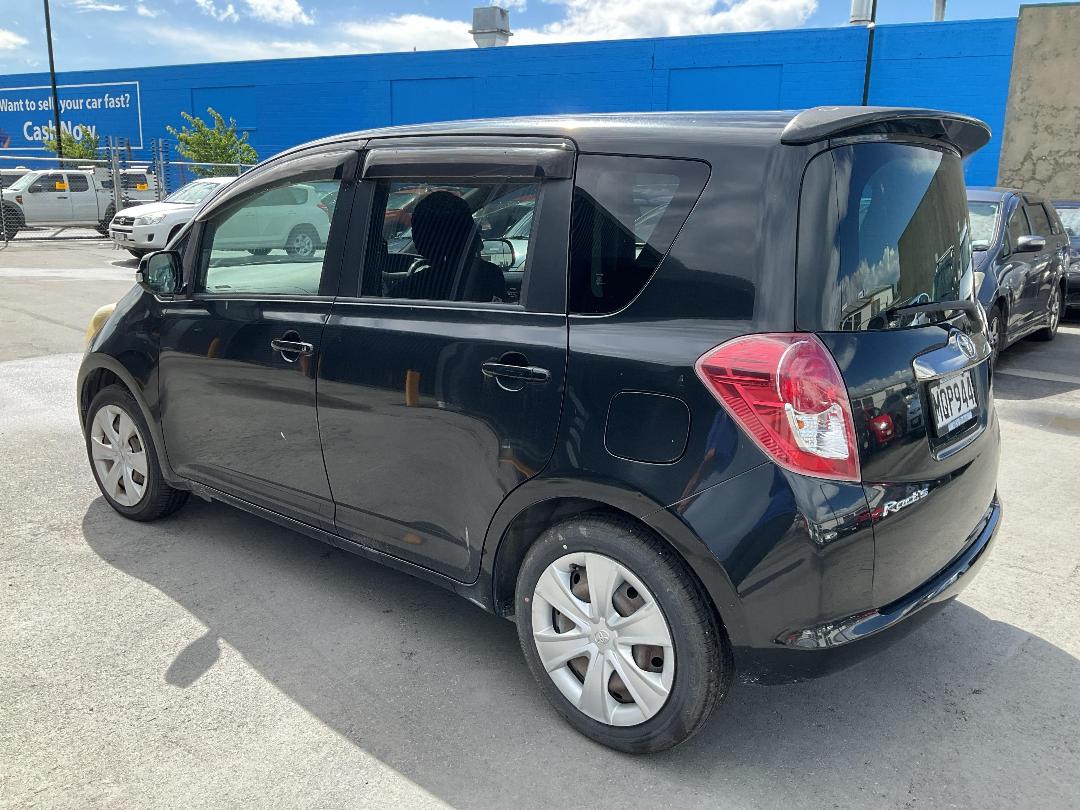 Photo '3' of Toyota Ractis Photo '3' of Toyota Ractis