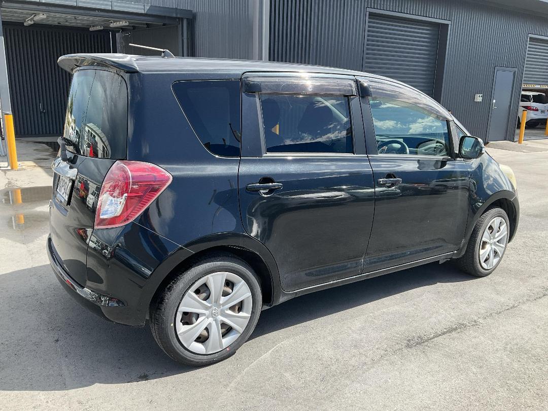 Photo '5' of Toyota Ractis Photo '5' of Toyota Ractis