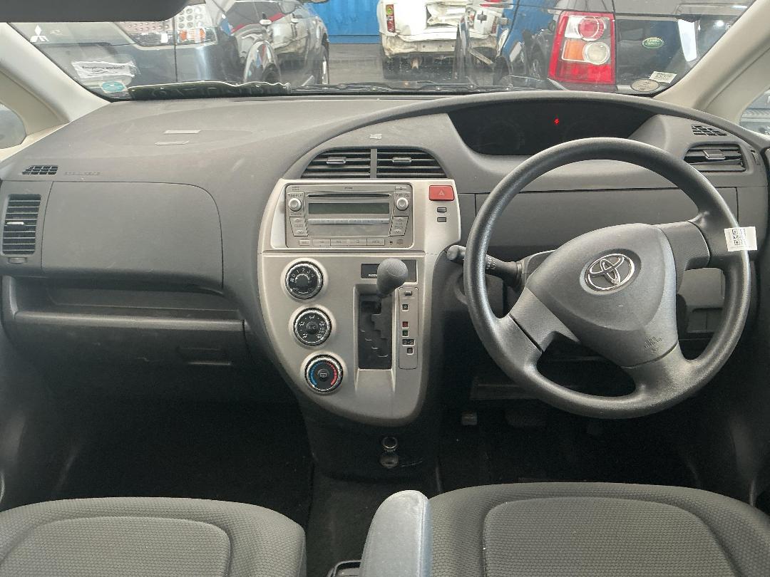 Photo '13' of Toyota Ractis Photo '13' of Toyota Ractis