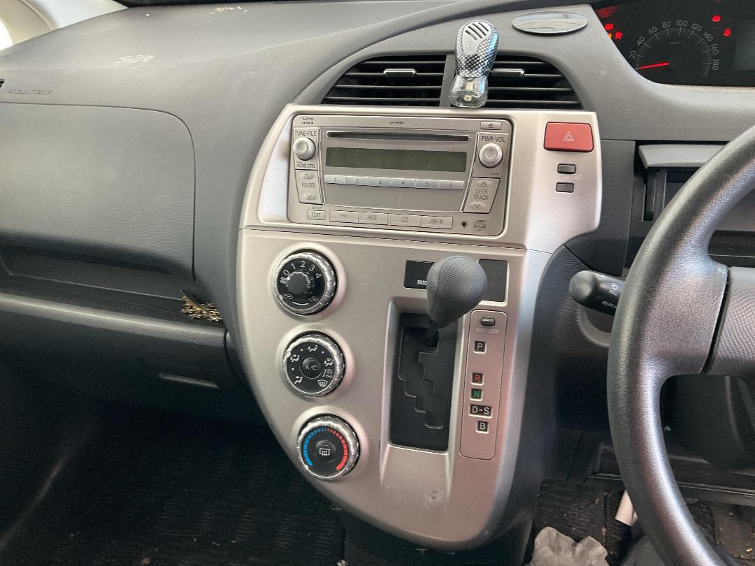 Photo '29' of Toyota Ractis