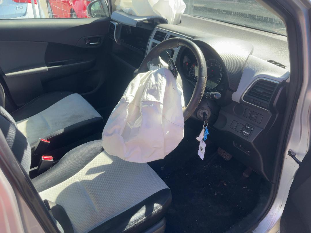 Photo '12' of Toyota Ractis