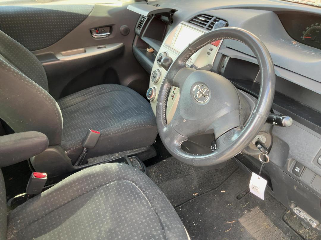 Photo '16' of Toyota Ractis