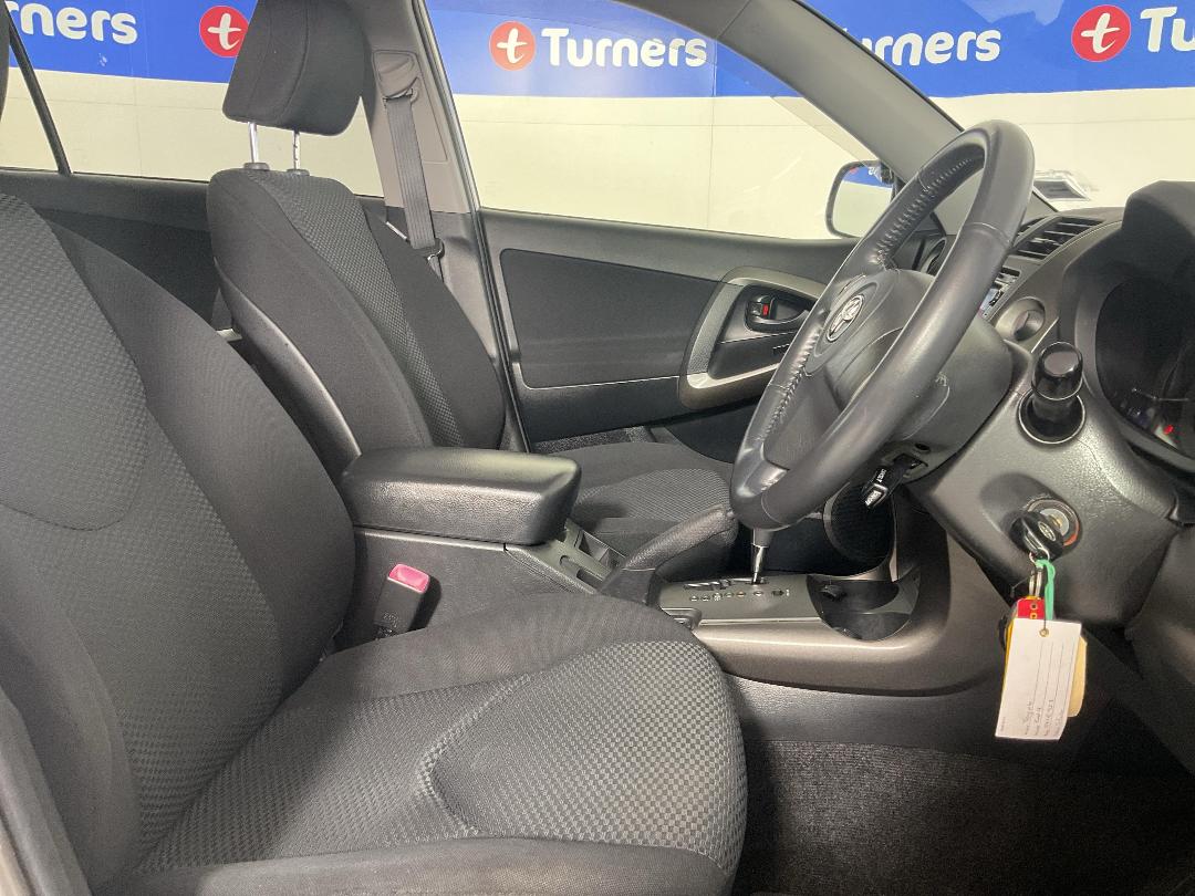 Photo '16' of Toyota Rav4 Photo '16' of Toyota Rav4