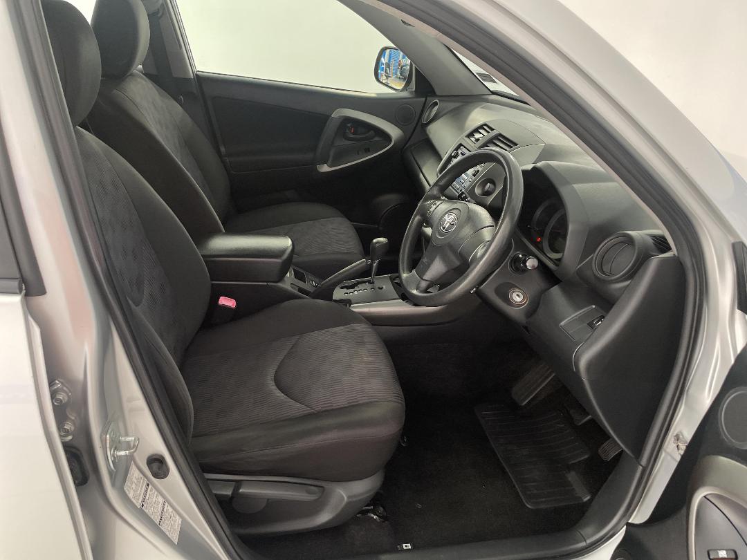 Photo '16' of Toyota Rav4 Photo '16' of Toyota Rav4