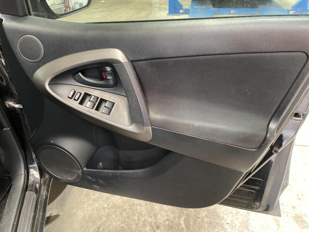 Photo '14' of Toyota Rav4 LTD