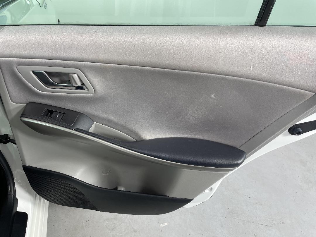 Photo '19' of Toyota SAI