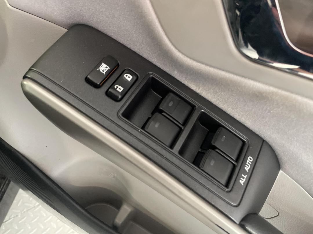 Photo '24' of Toyota SAI