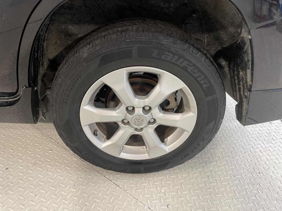 Photo '11' of Toyota Vanguard