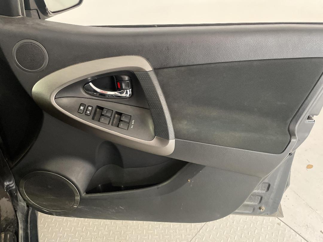 Photo '15' of Toyota Vanguard