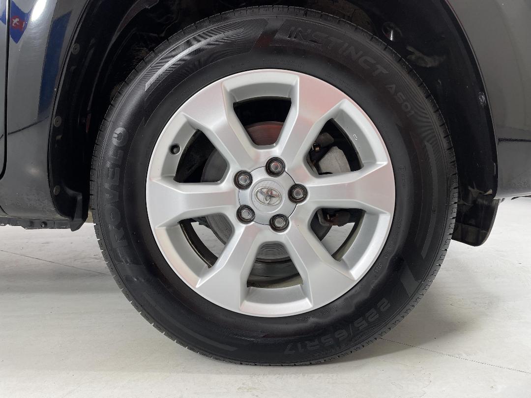 Photo '9' of Toyota Vanguard