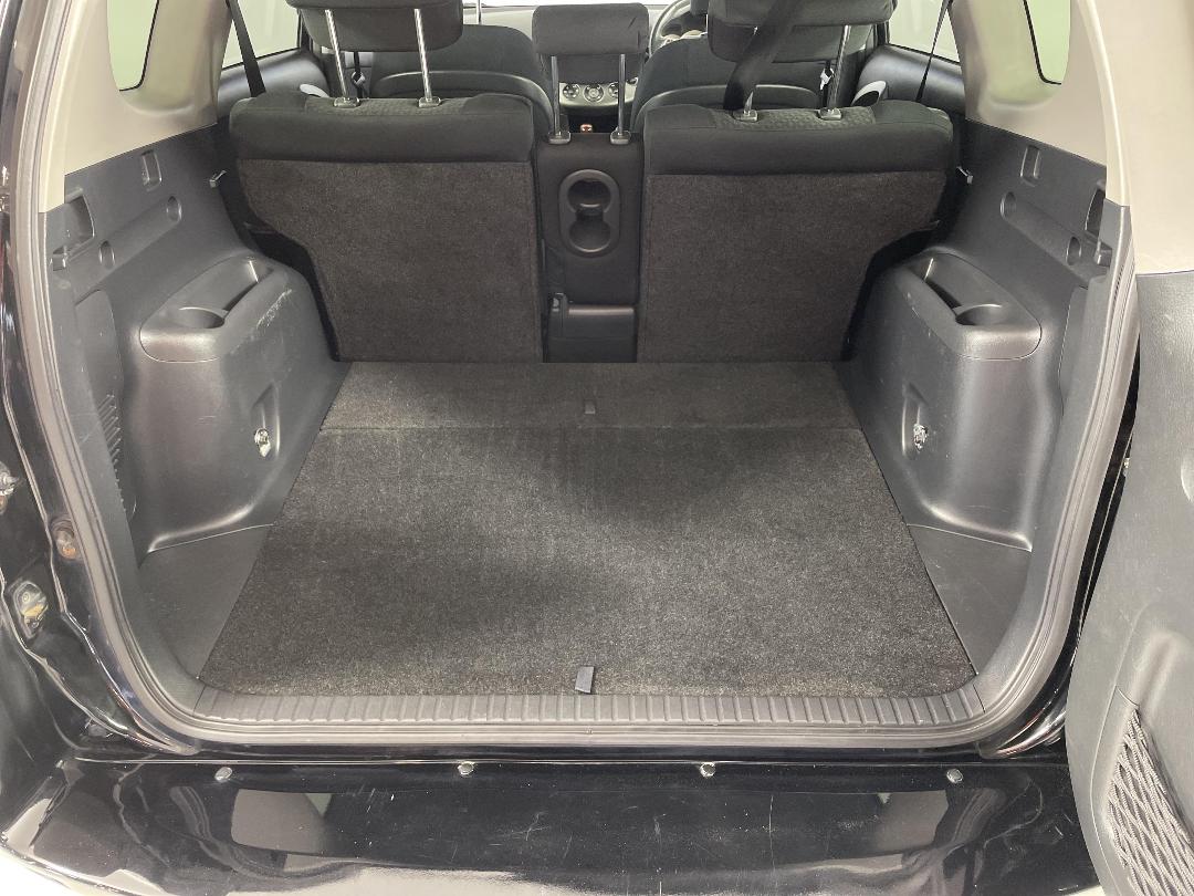 Photo '14' of Toyota Vanguard