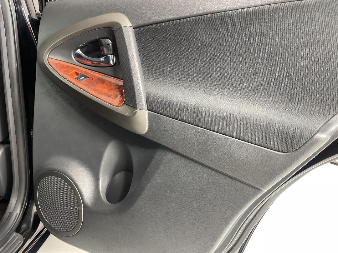 Photo '19' of Toyota Vanguard