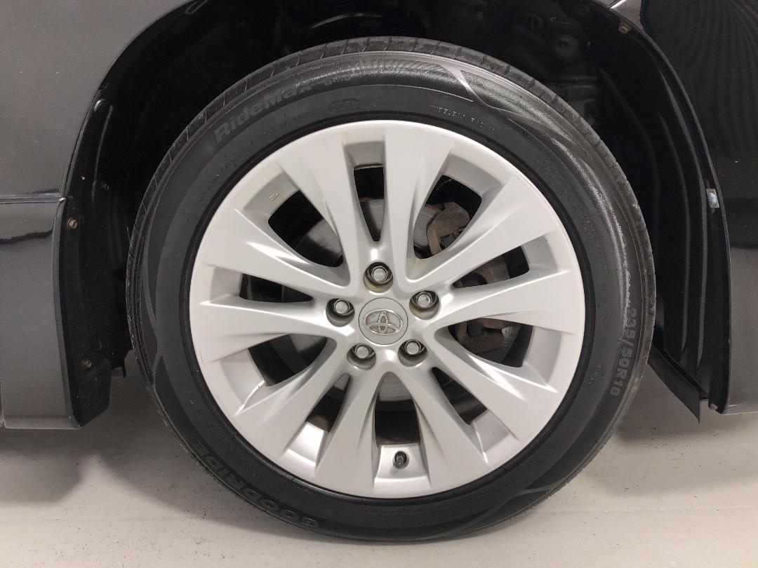 Photo '9' of Toyota Vellfire Photo '9' of Toyota Vellfire