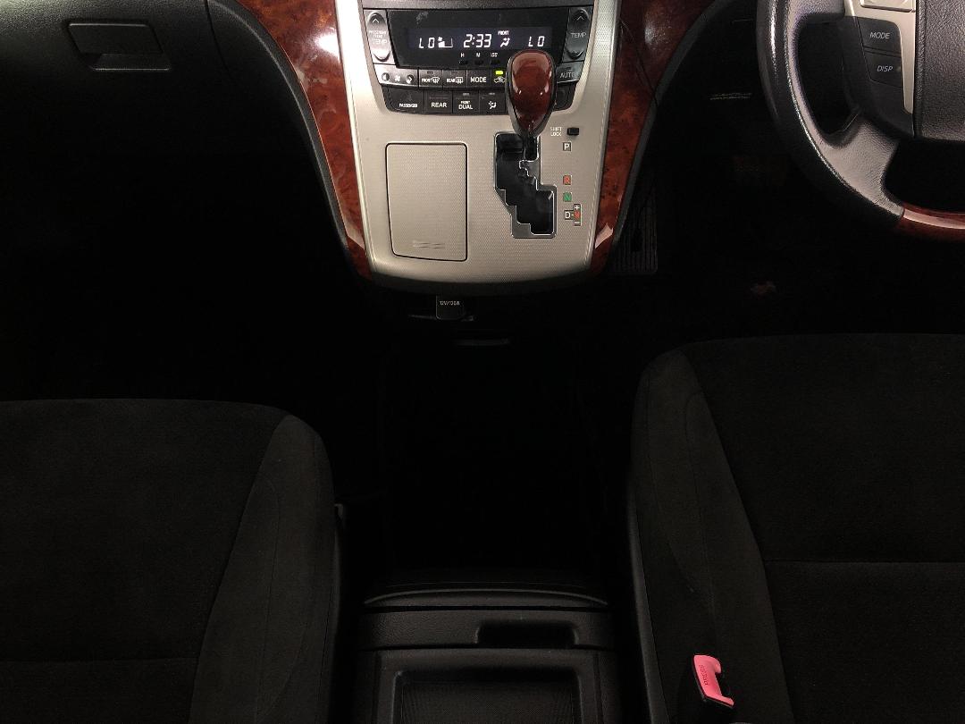 Photo '18' of Toyota Vellfire Photo '18' of Toyota Vellfire