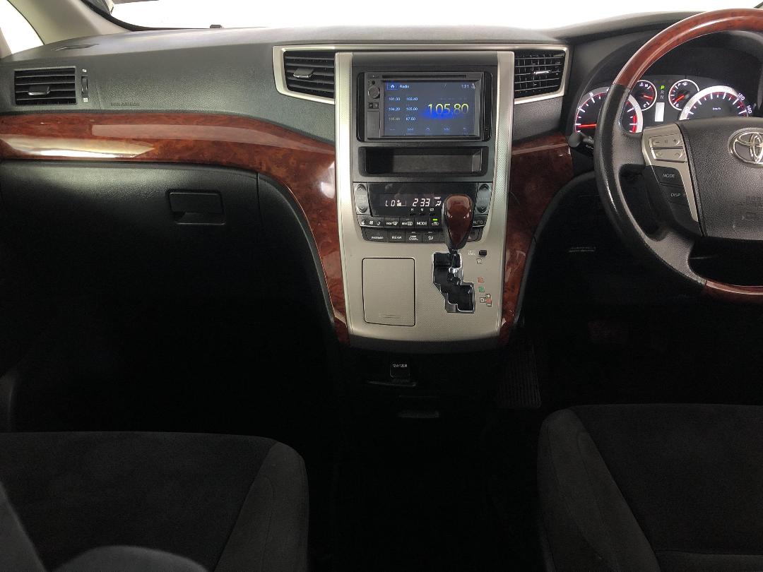 Photo '17' of Toyota Vellfire Photo '17' of Toyota Vellfire