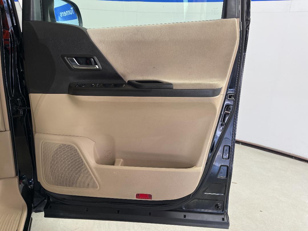 Photo '15' of Toyota Vellfire