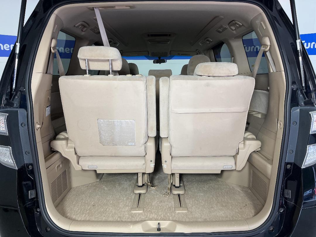 Photo '14' of Toyota Vellfire