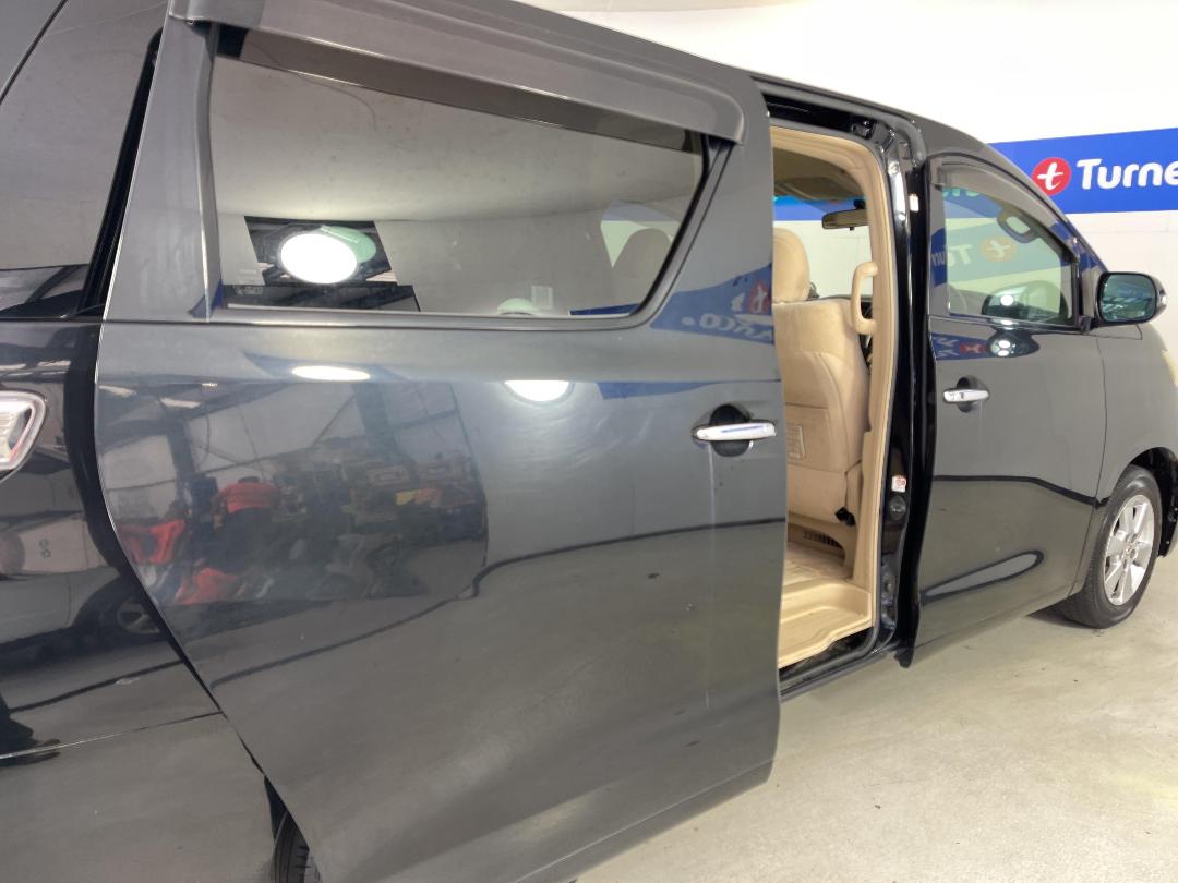 Photo '19' of Toyota Vellfire