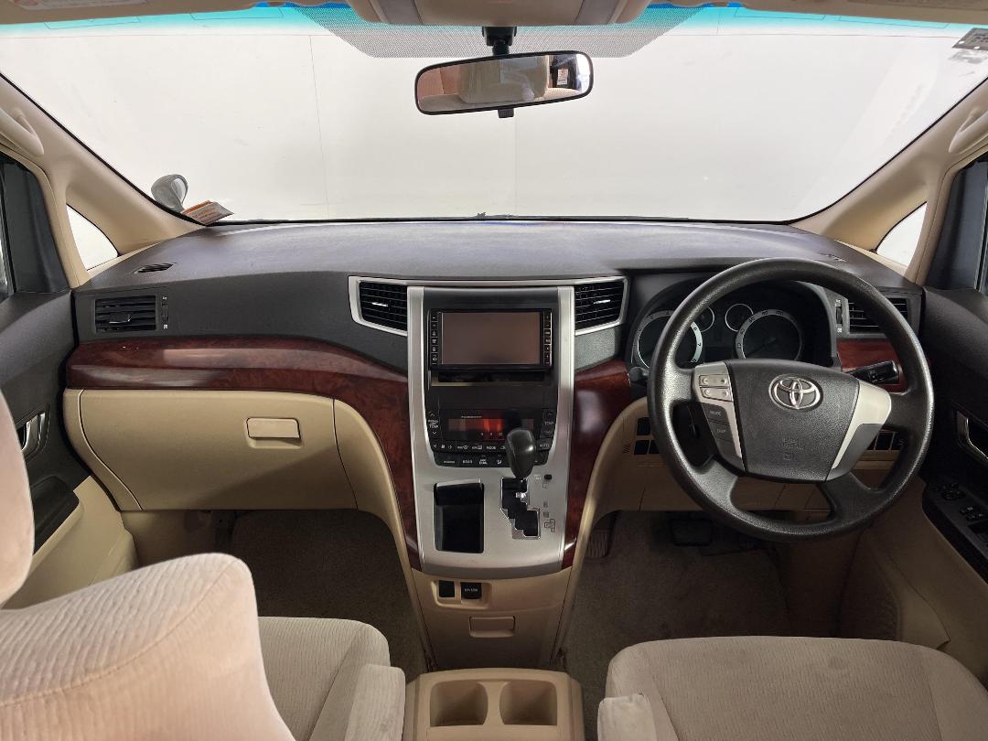 Photo '17' of Toyota Vellfire