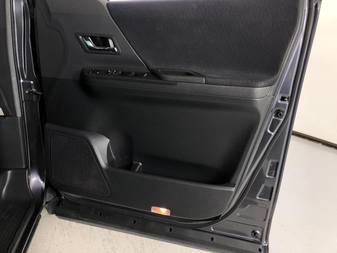 Photo '15' of Toyota Vellfire