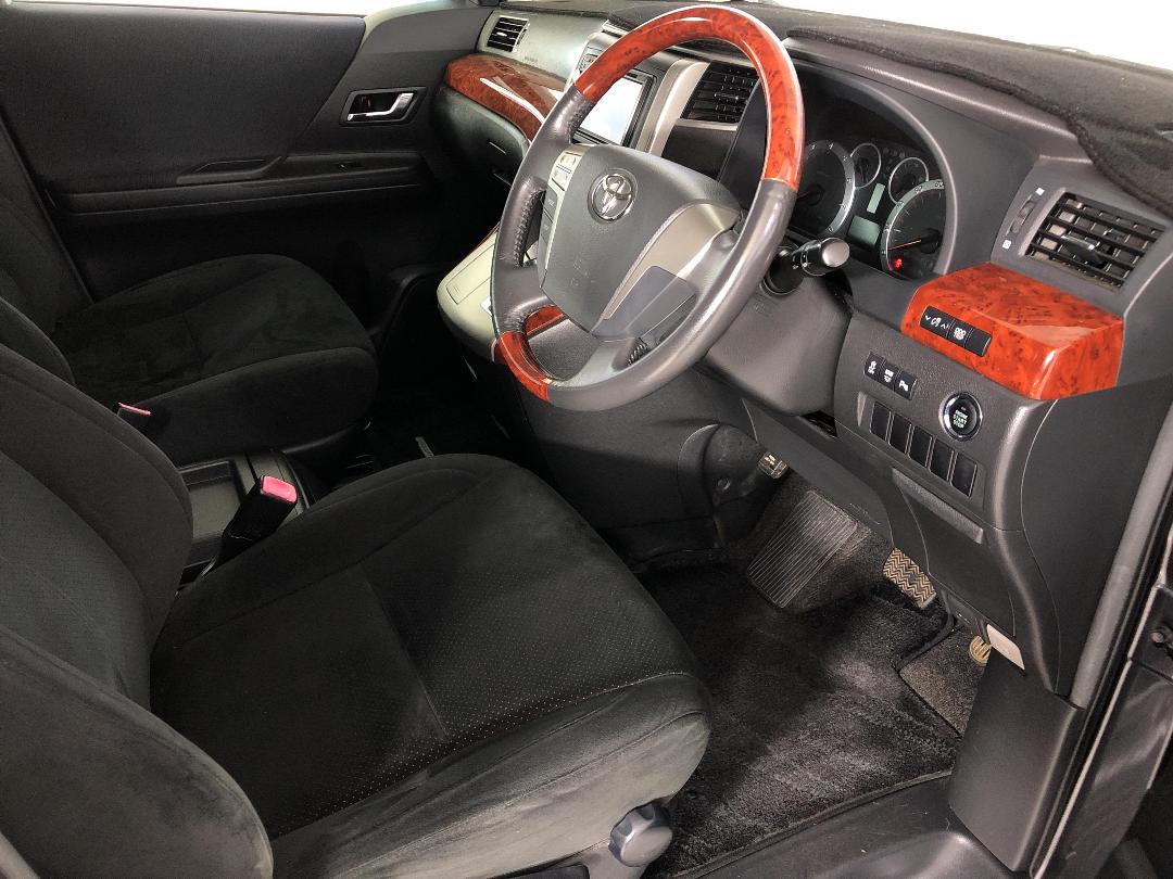 Photo '16' of Toyota Vellfire