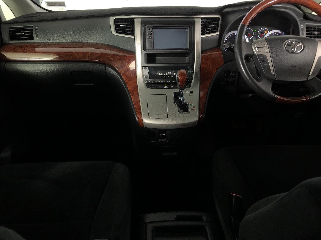 Photo '17' of Toyota Vellfire