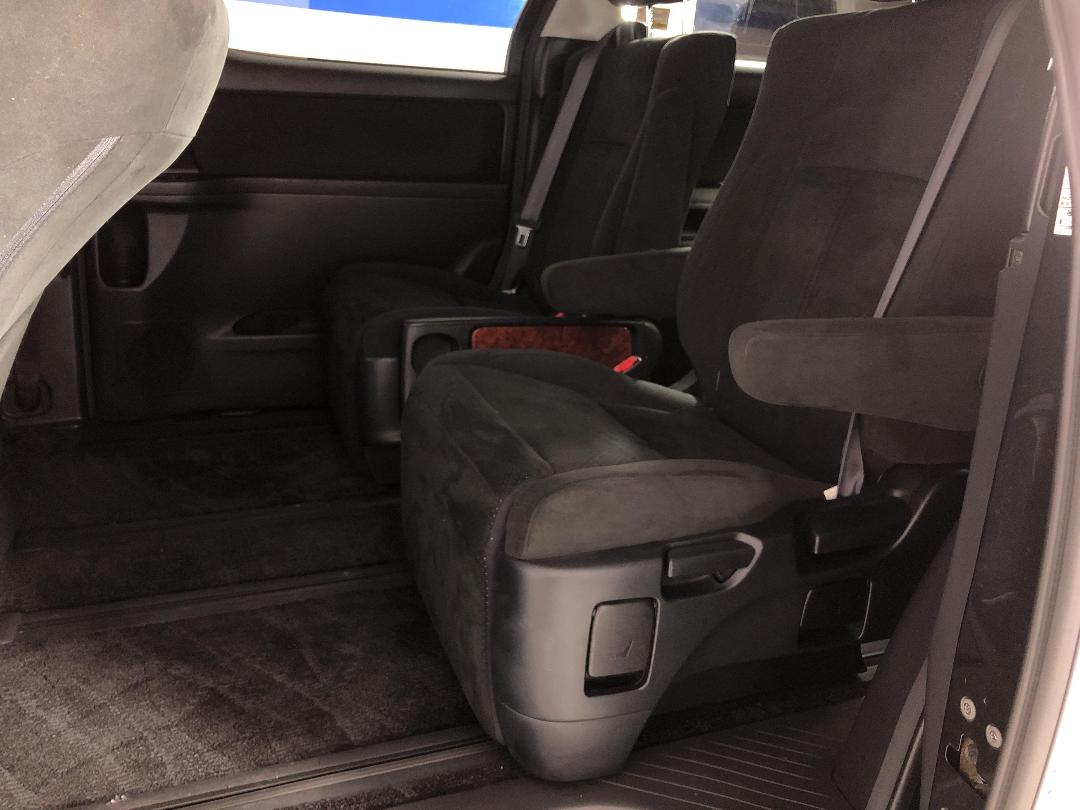 Photo '20' of Toyota Vellfire