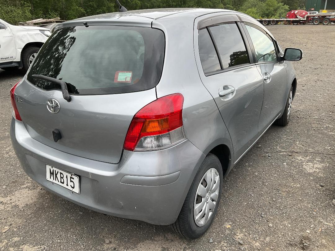 Photo '2' of Toyota Vitz Photo '2' of Toyota Vitz