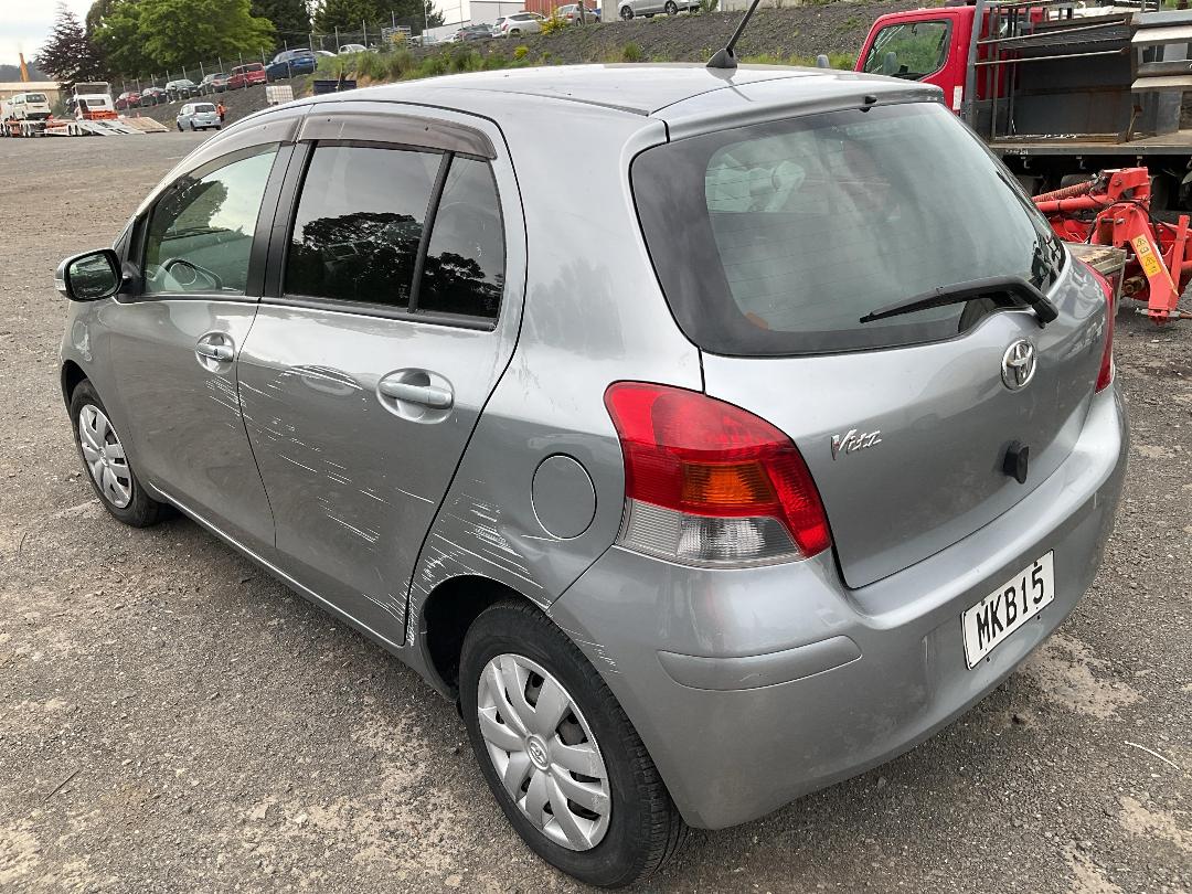 Photo '3' of Toyota Vitz Photo '3' of Toyota Vitz