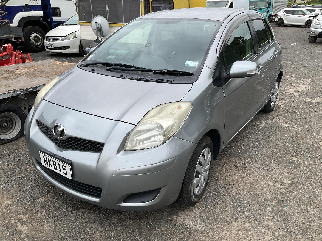 Photo '4' of Toyota Vitz Photo '4' of Toyota Vitz