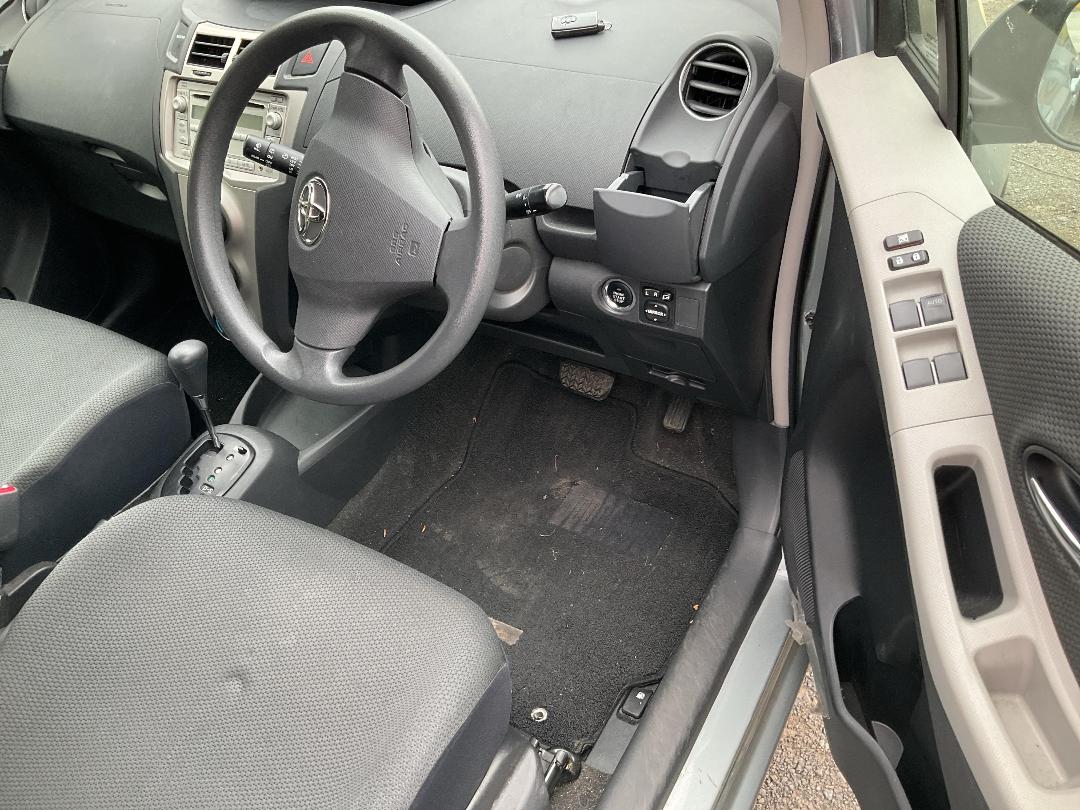 Photo '13' of Toyota Vitz Photo '13' of Toyota Vitz