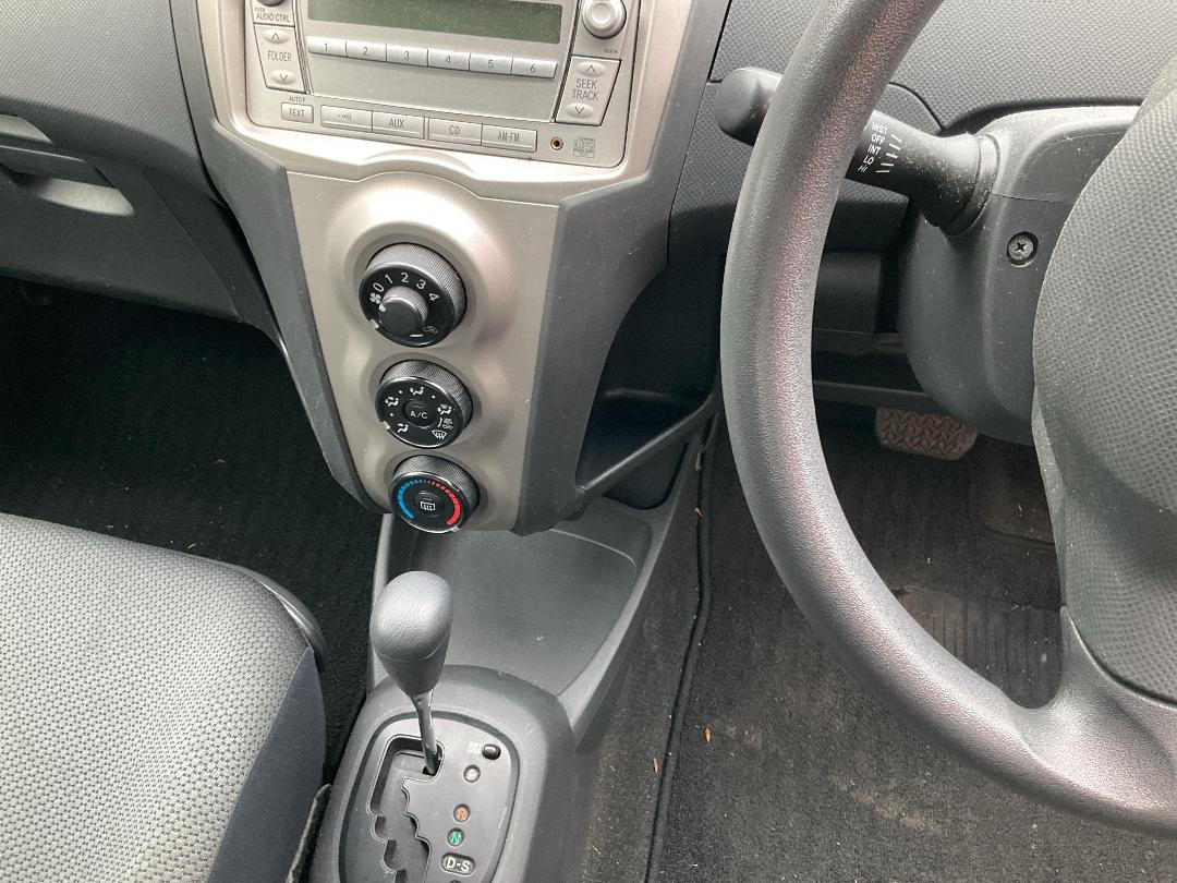 Photo '14' of Toyota Vitz Photo '14' of Toyota Vitz